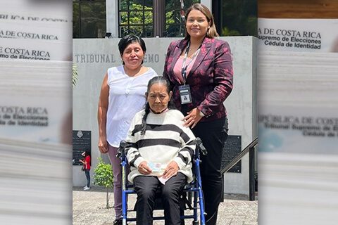 La lucha por la identidad: Doña Zeneida Sáenz Pérez obtiene su cédula de identidad a los 76 años